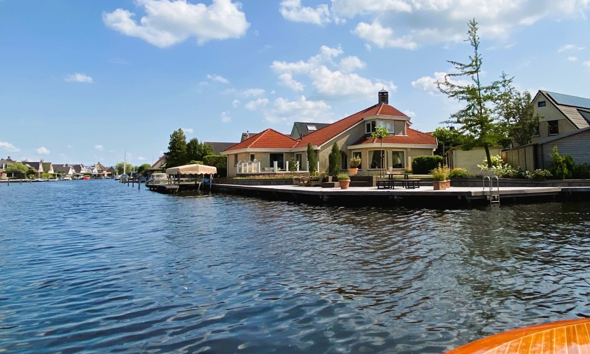 Villa on the water for rent in Lemmer Friesland